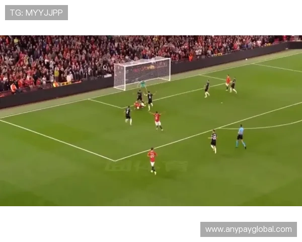 内托禁区内摔倒未获判罚C罗射门稍稍偏出引发争议